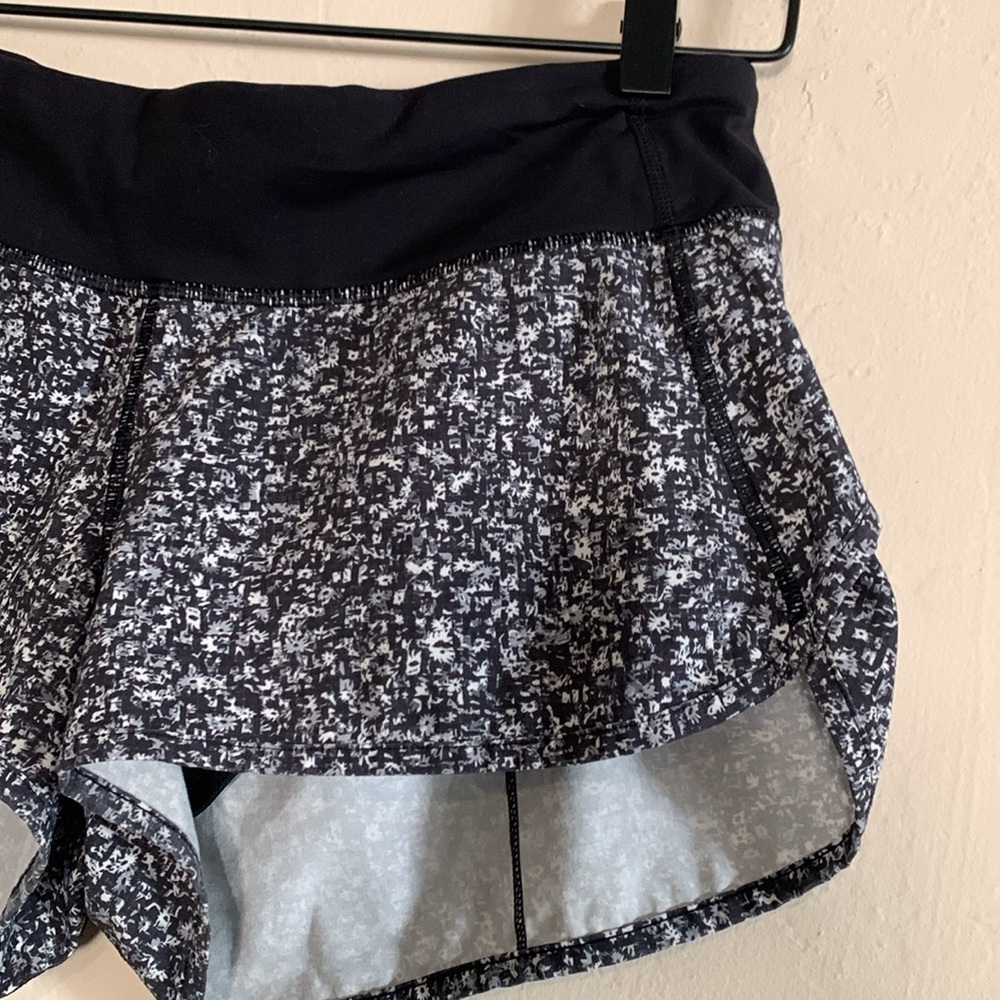 Lululemon Speed Short Daisy Dust Alpine White Black / Black Size 6 - Picture 4 of 8